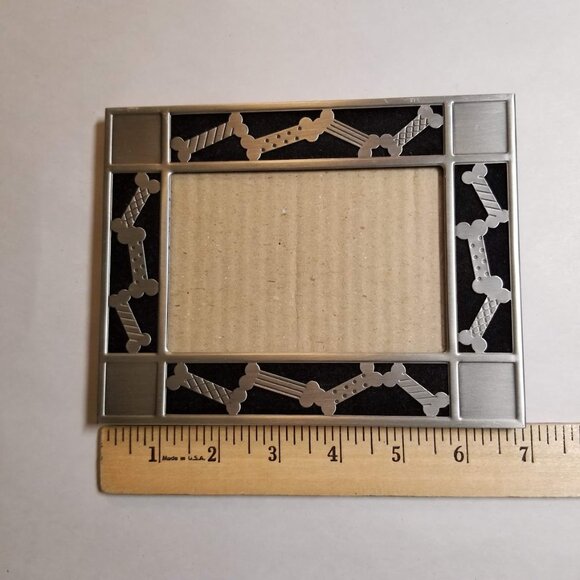 Dog Puppy Picture Frame, Silver Dog Bones on Black Velvet, For 3.5 x 5 Photo's - Picture 4 of 5